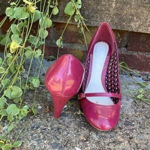 Maryjane patent leather pump